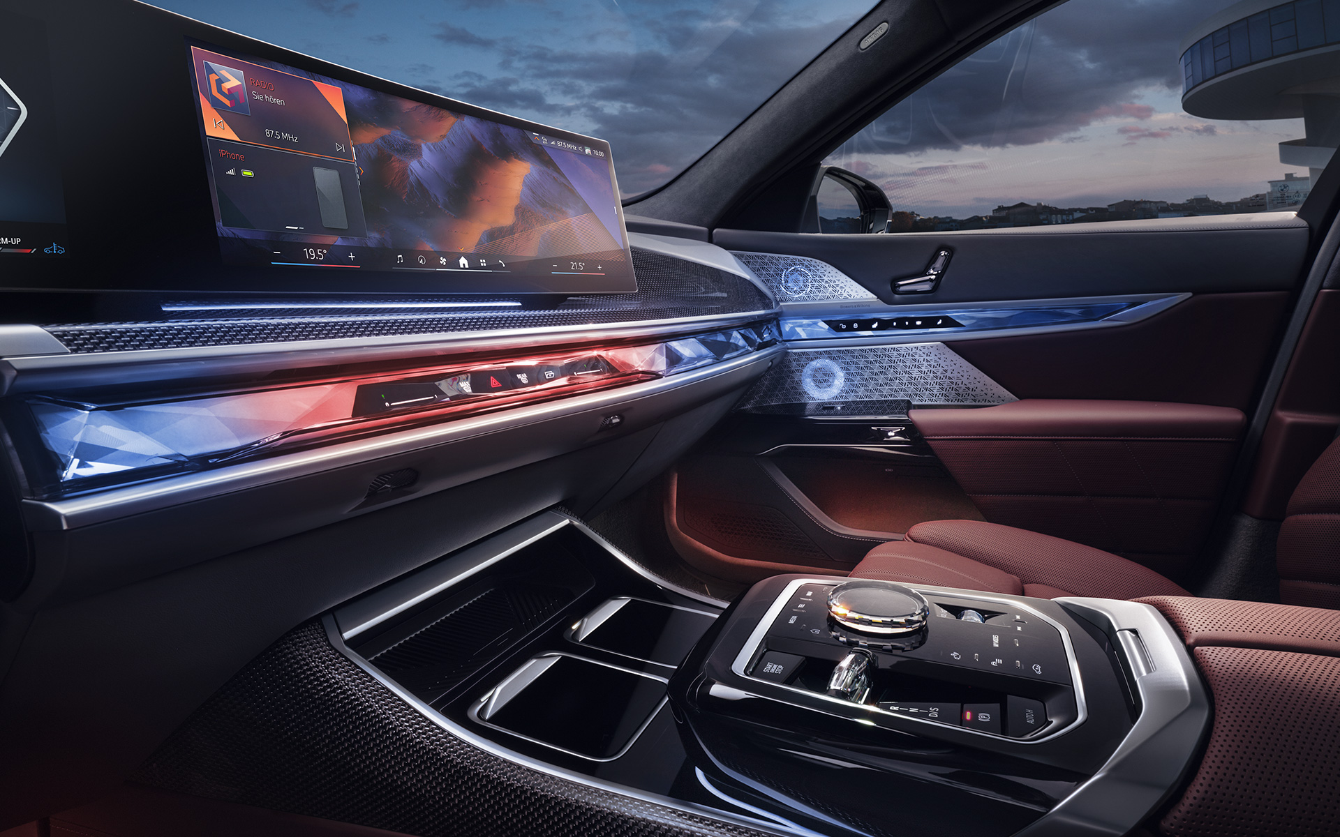 BMW 7-serie Sedan G70 ICE 740i M sportspakke kabinevisning front glasapplikation CraftedClarity og Curved Display